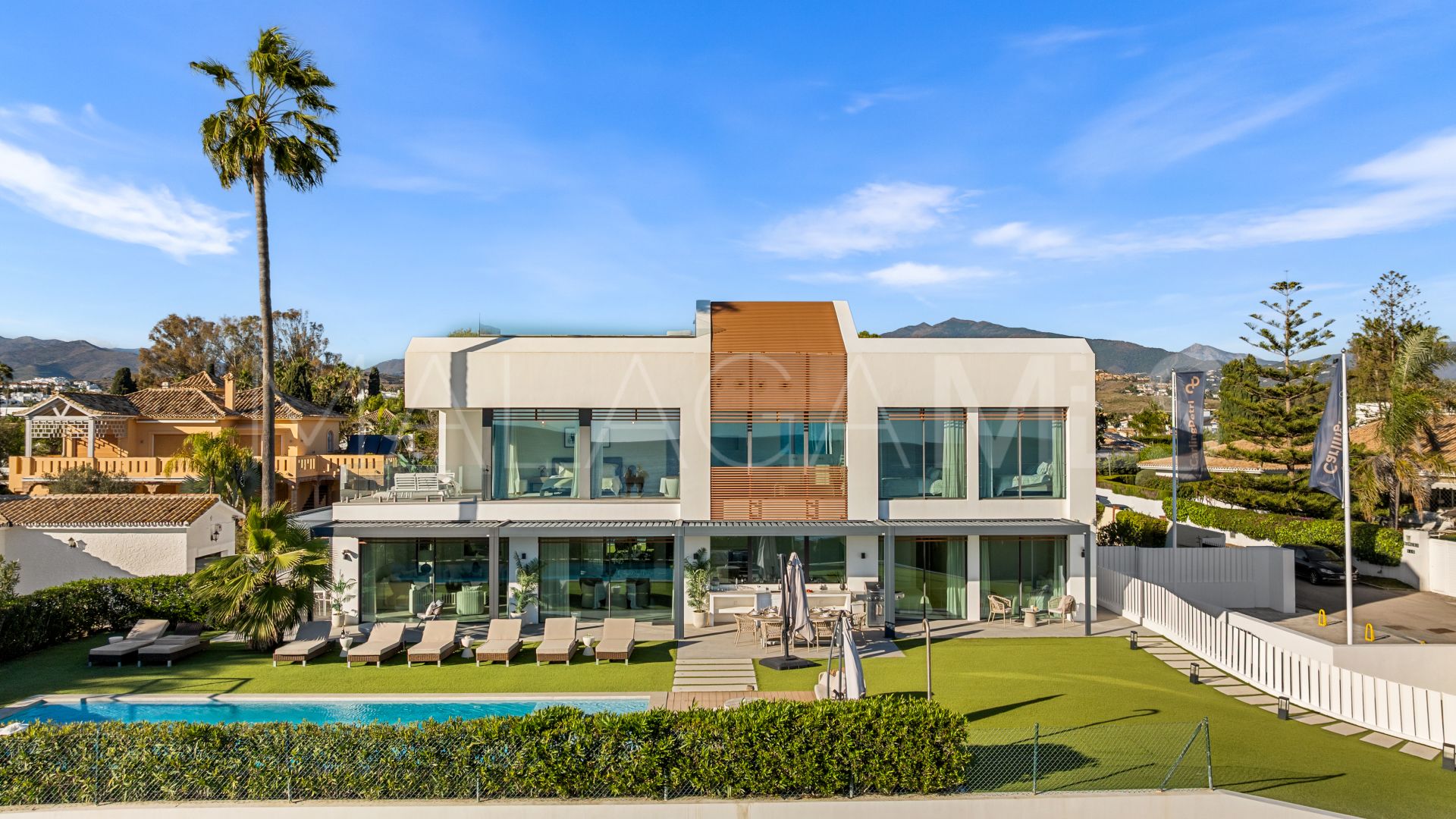 Villa for sale in New Golden Mile