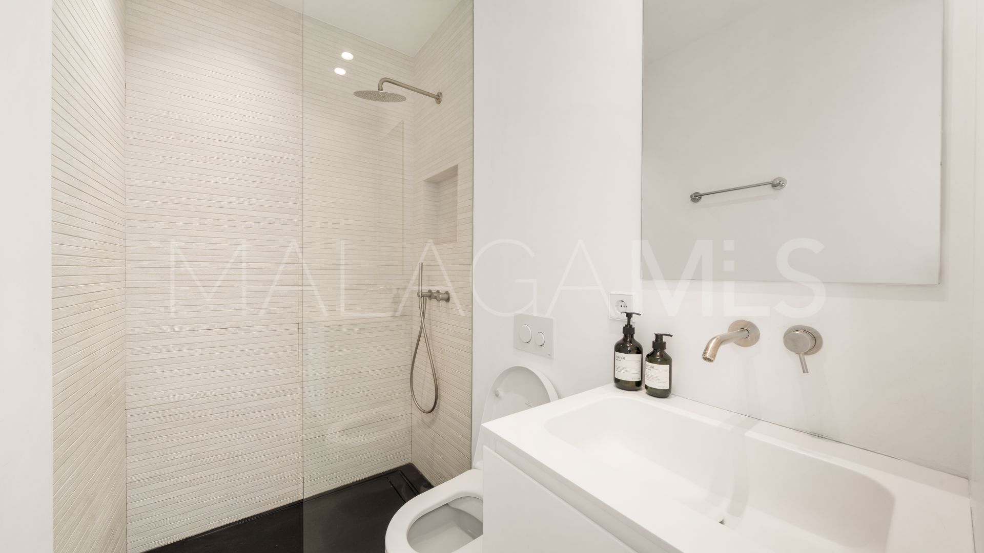 Villa for sale in New Golden Mile