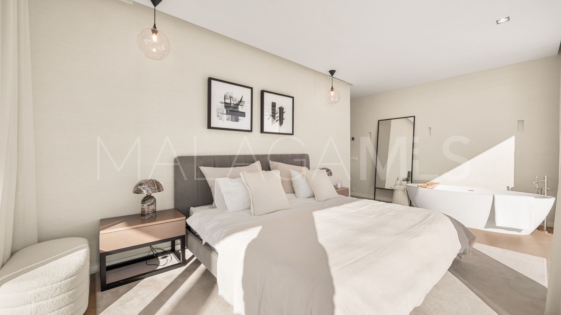 Villa for sale in New Golden Mile