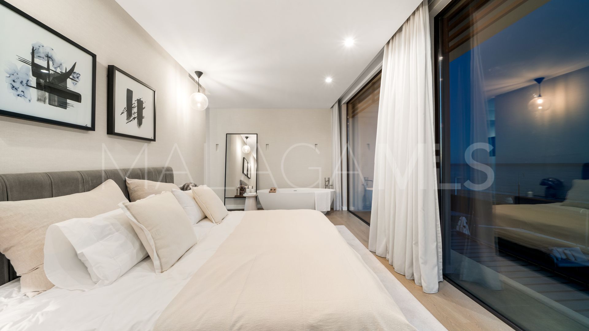Villa for sale in New Golden Mile