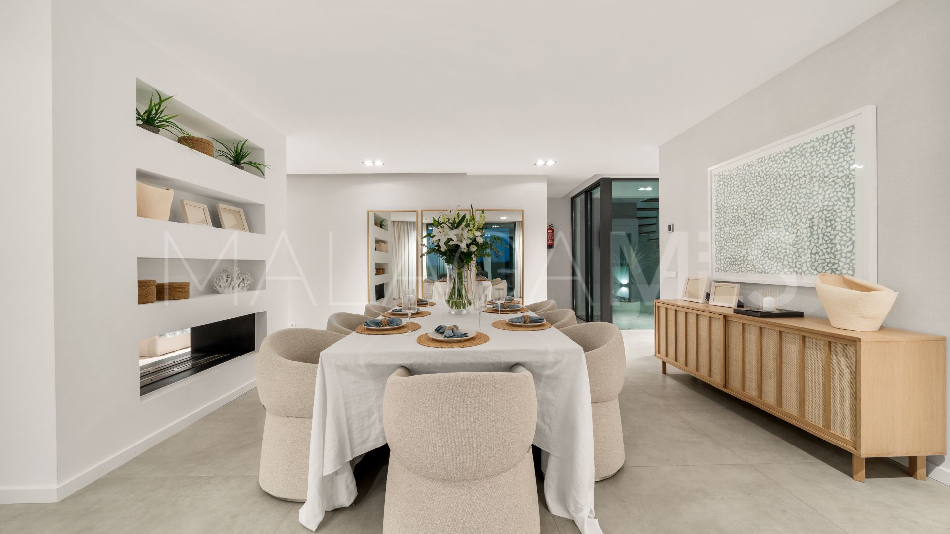 Villa for sale in New Golden Mile