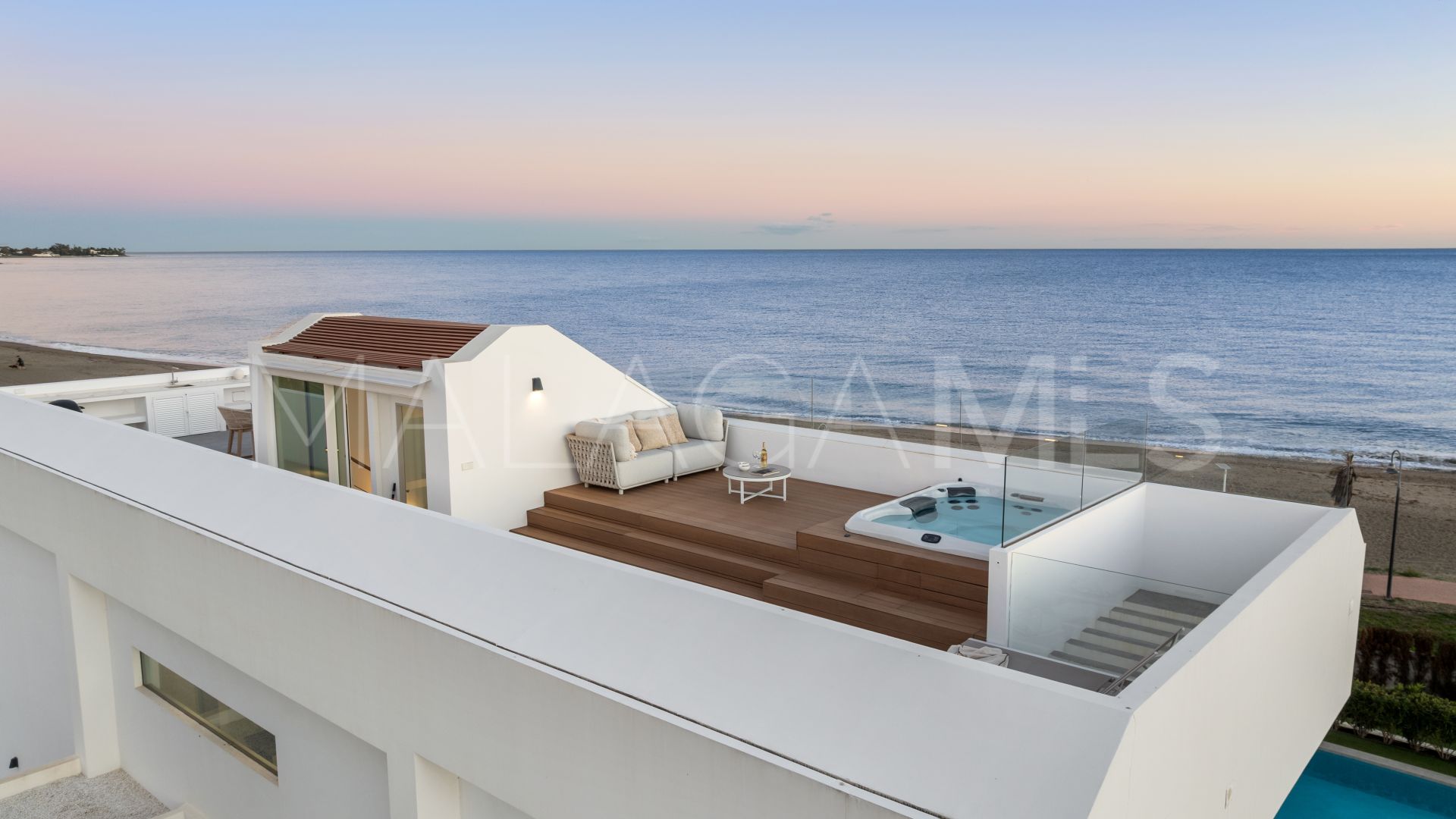 Villa for sale in New Golden Mile