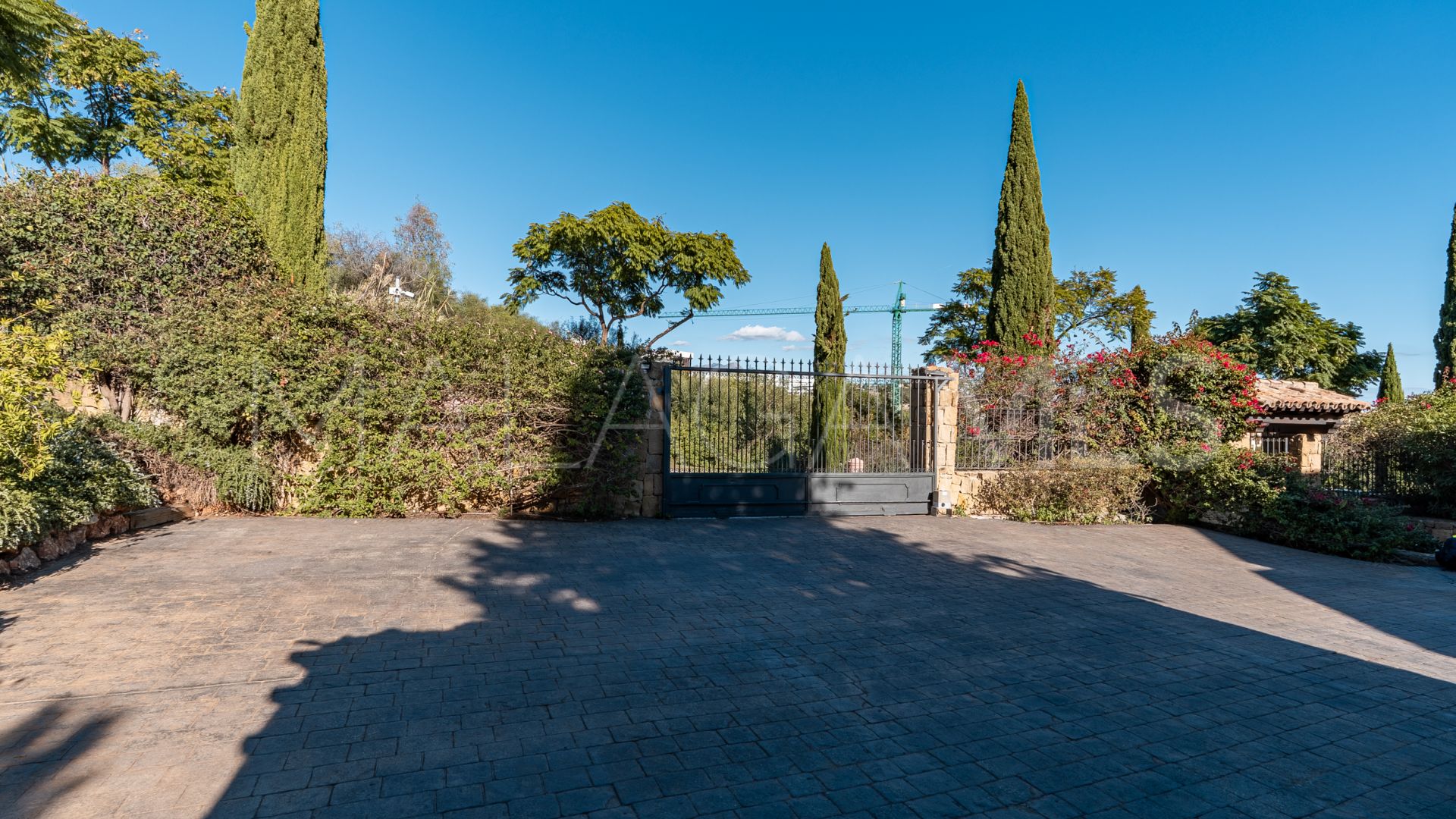 Villa for sale in Los Flamingos Golf