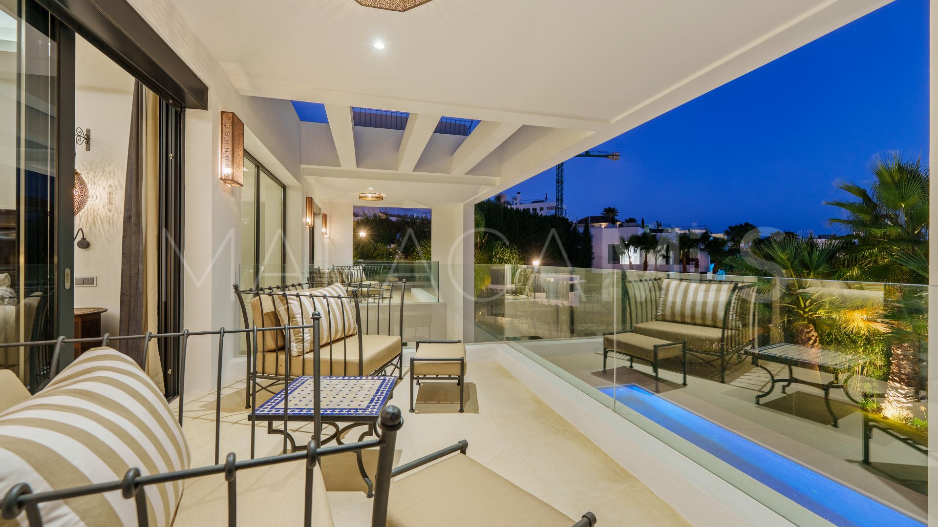 Villa for sale in Nueva Andalucia