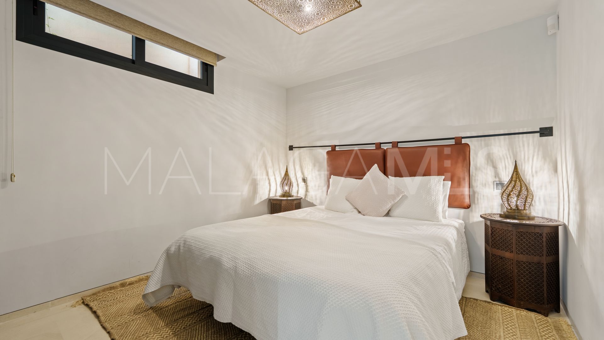 Villa for sale in Nueva Andalucia