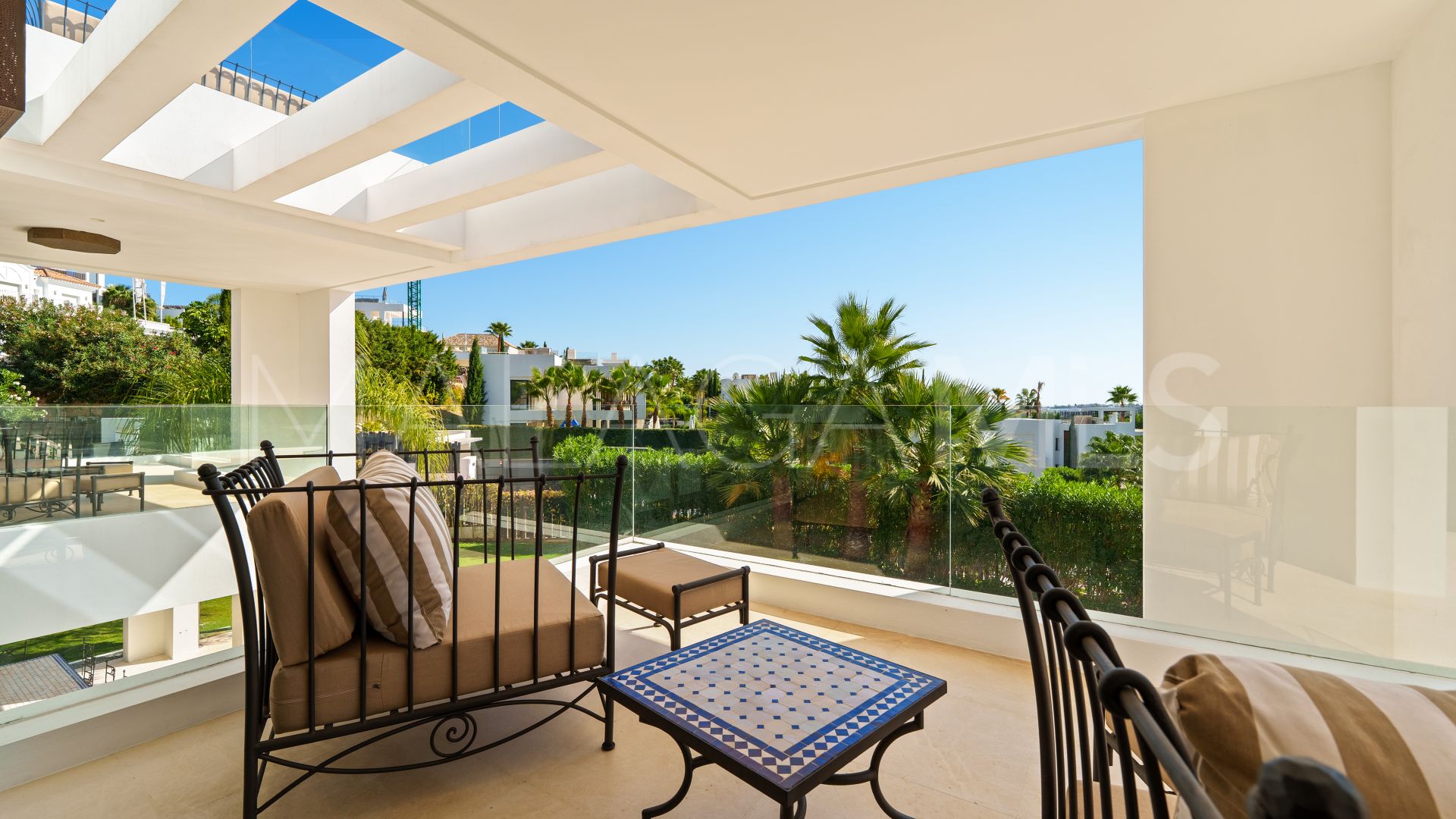 Villa for sale in Nueva Andalucia