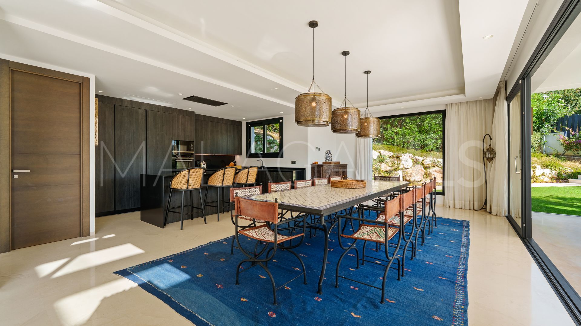 Villa for sale in Nueva Andalucia