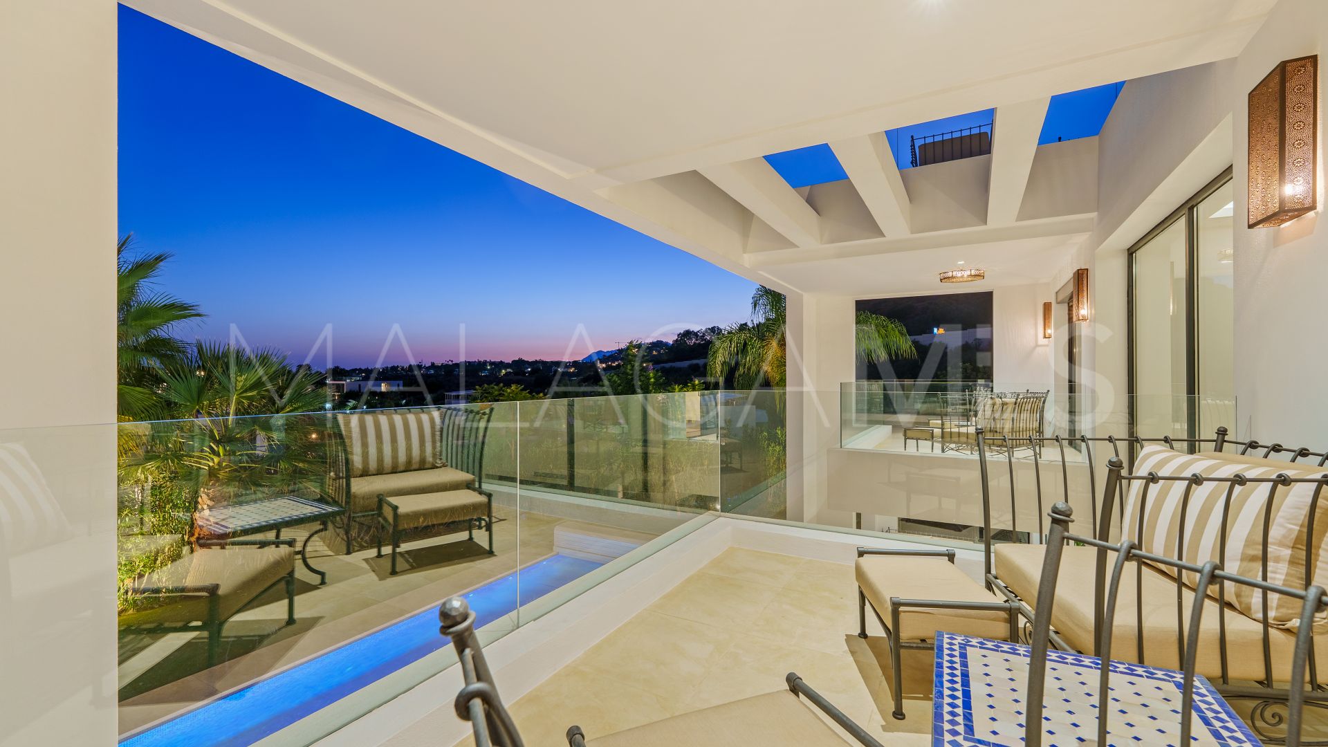 Villa for sale in Nueva Andalucia