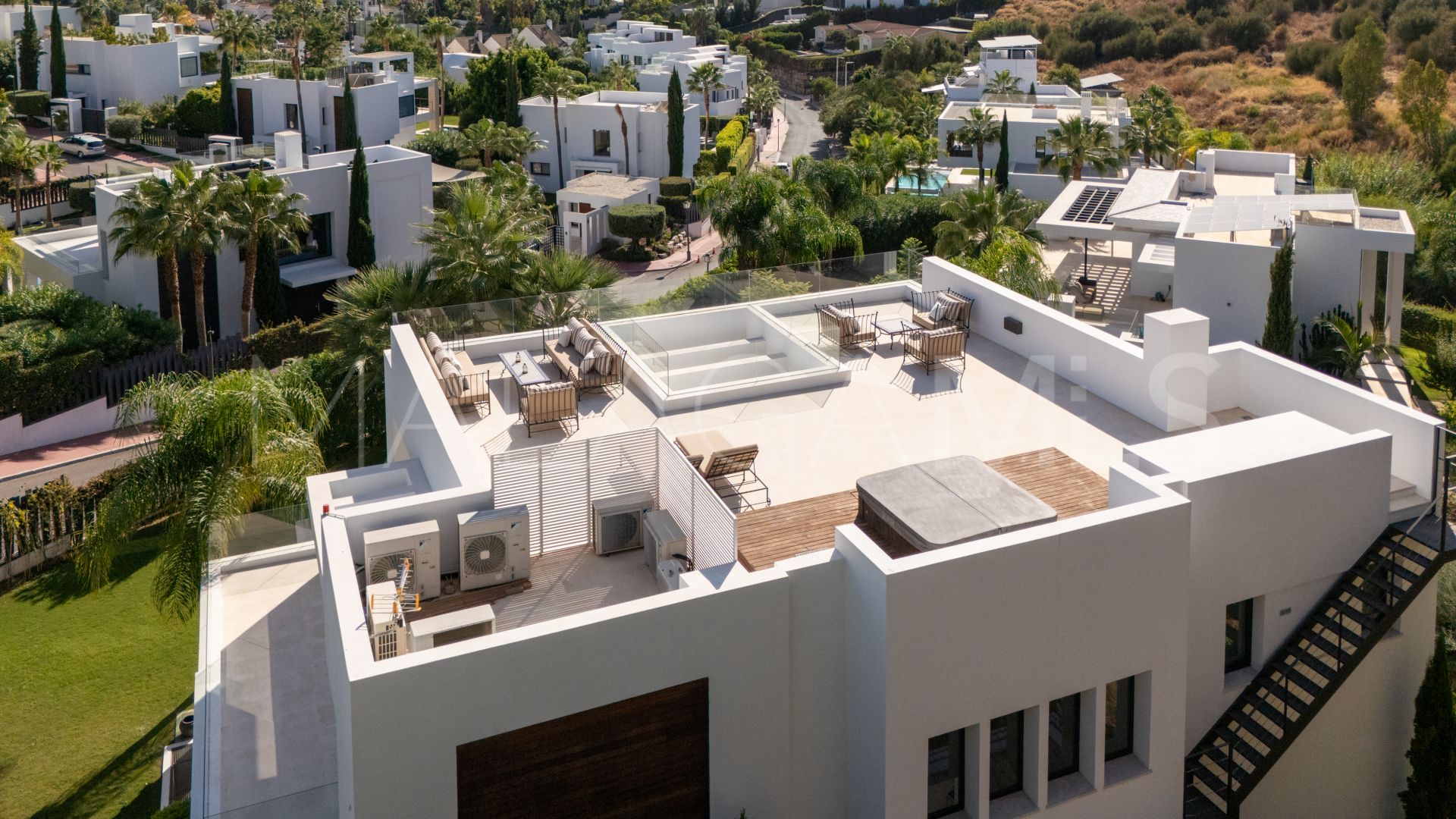 Villa for sale in Nueva Andalucia