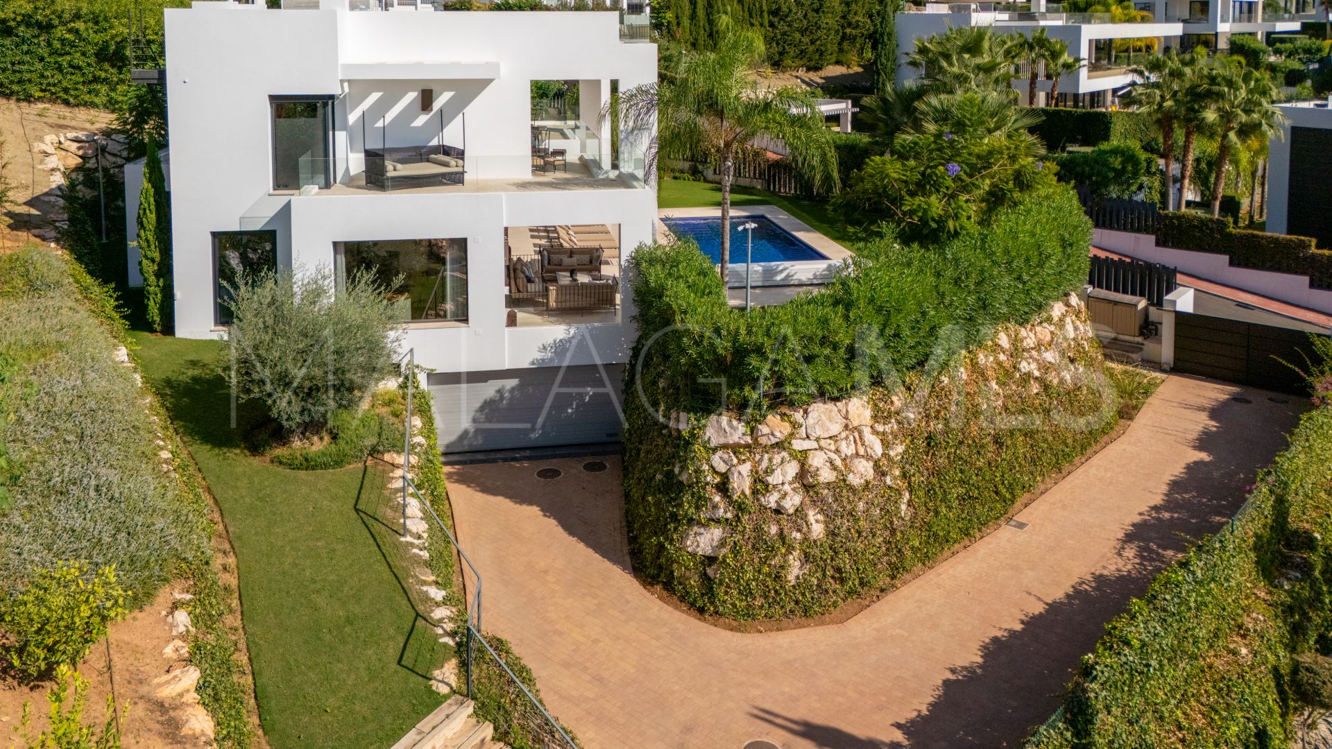 Villa for sale in Nueva Andalucia