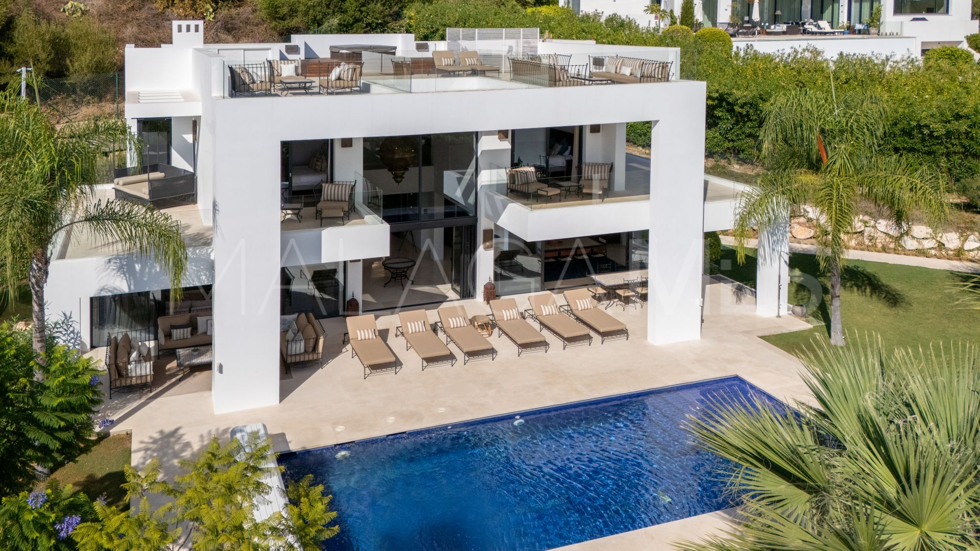 Villa for sale in Nueva Andalucia