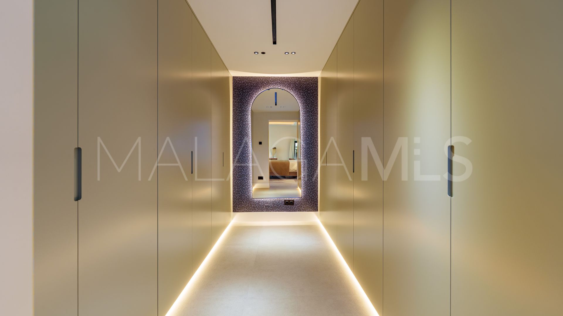 Villa for sale in Marbella - Puerto Banus