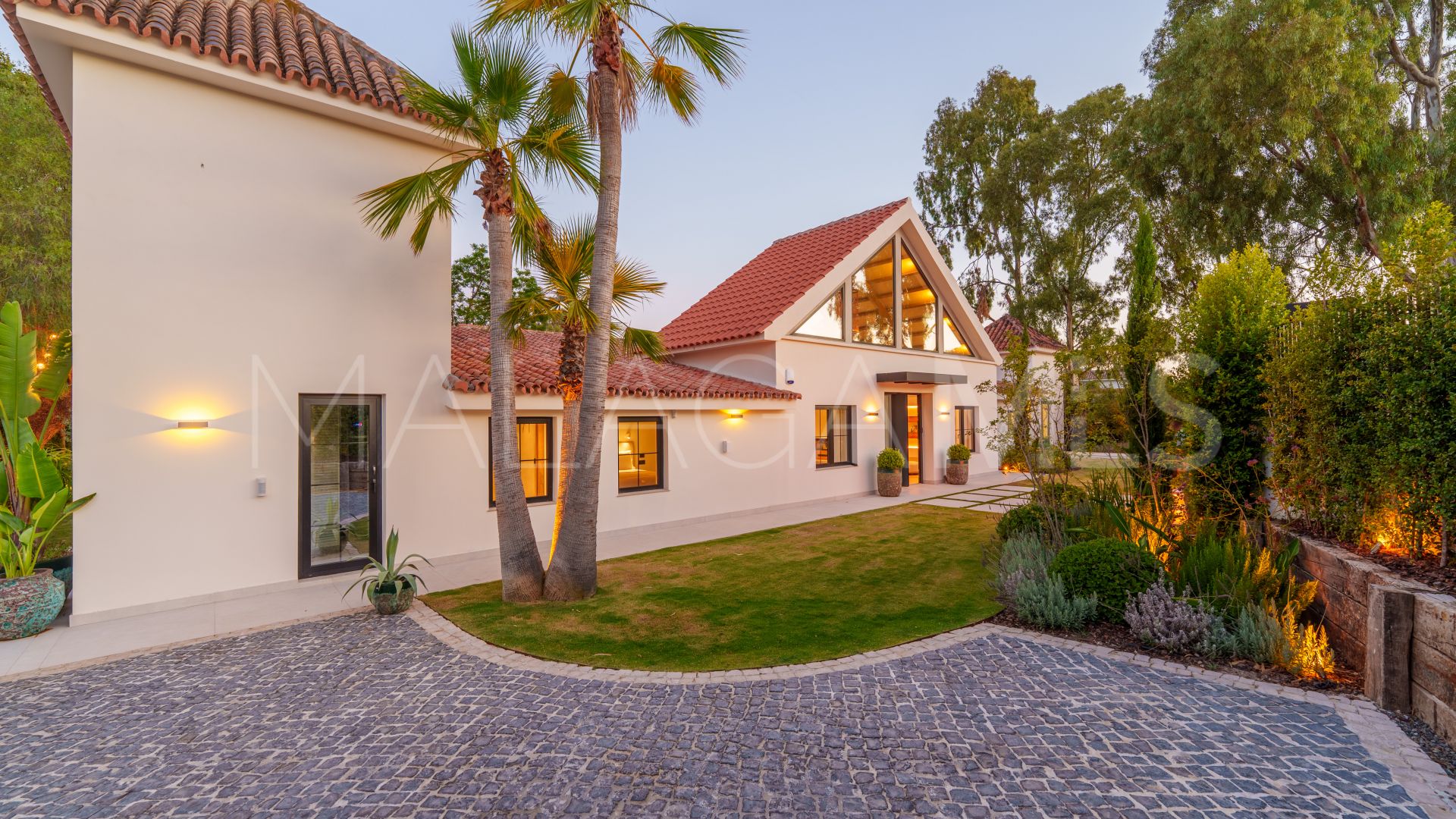 Villa for sale in Marbella - Puerto Banus