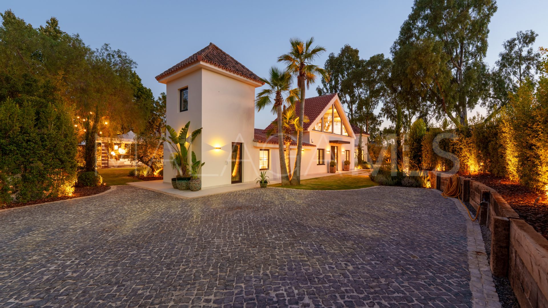 Villa for sale in Marbella - Puerto Banus