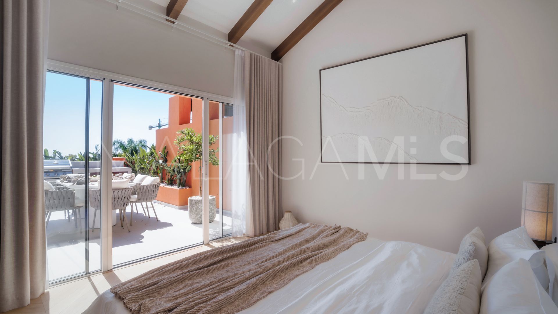 Duplex penthouse with 4 bedrooms for sale in Alminar de Marbella