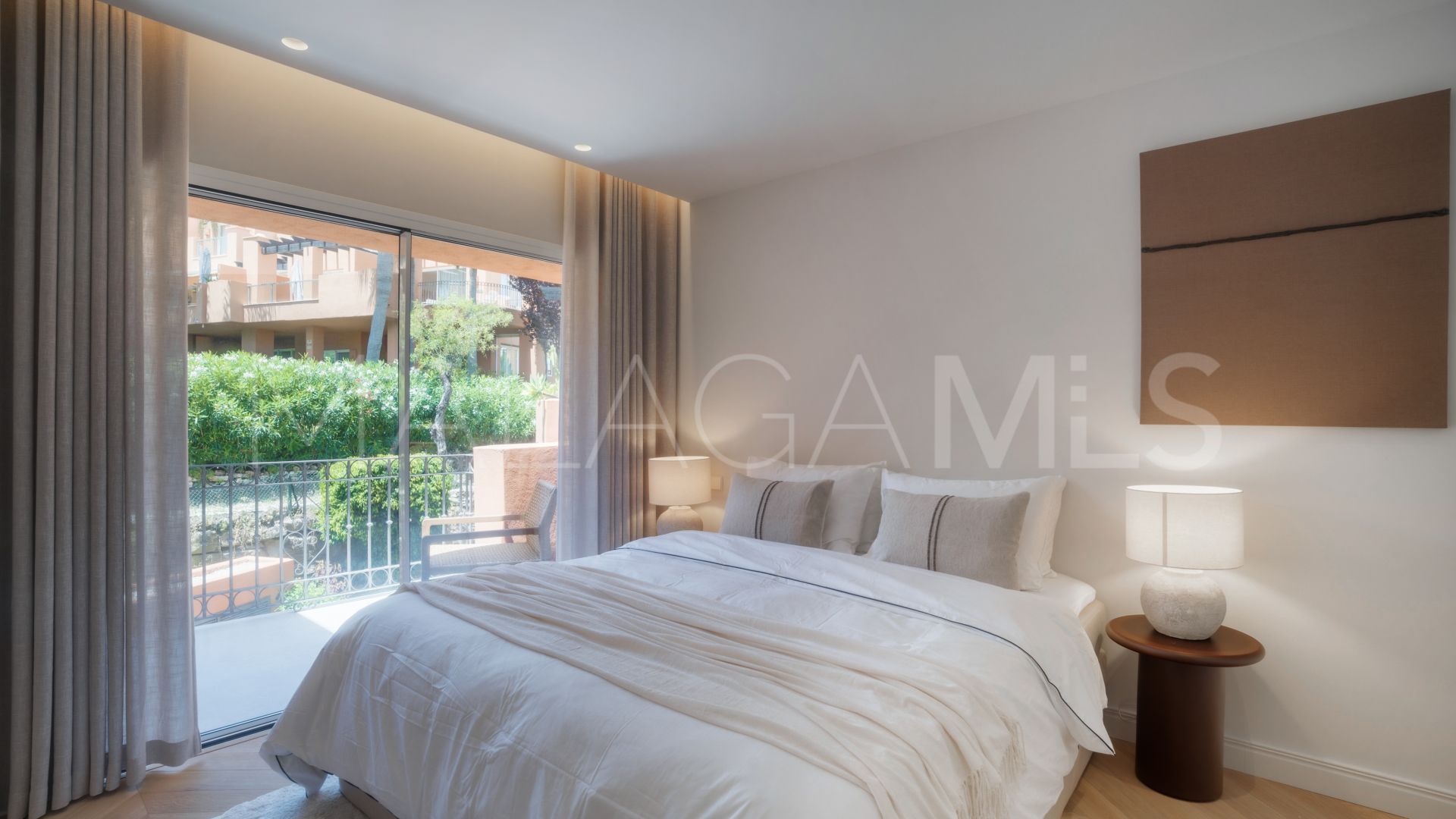 Duplex penthouse with 4 bedrooms for sale in Alminar de Marbella