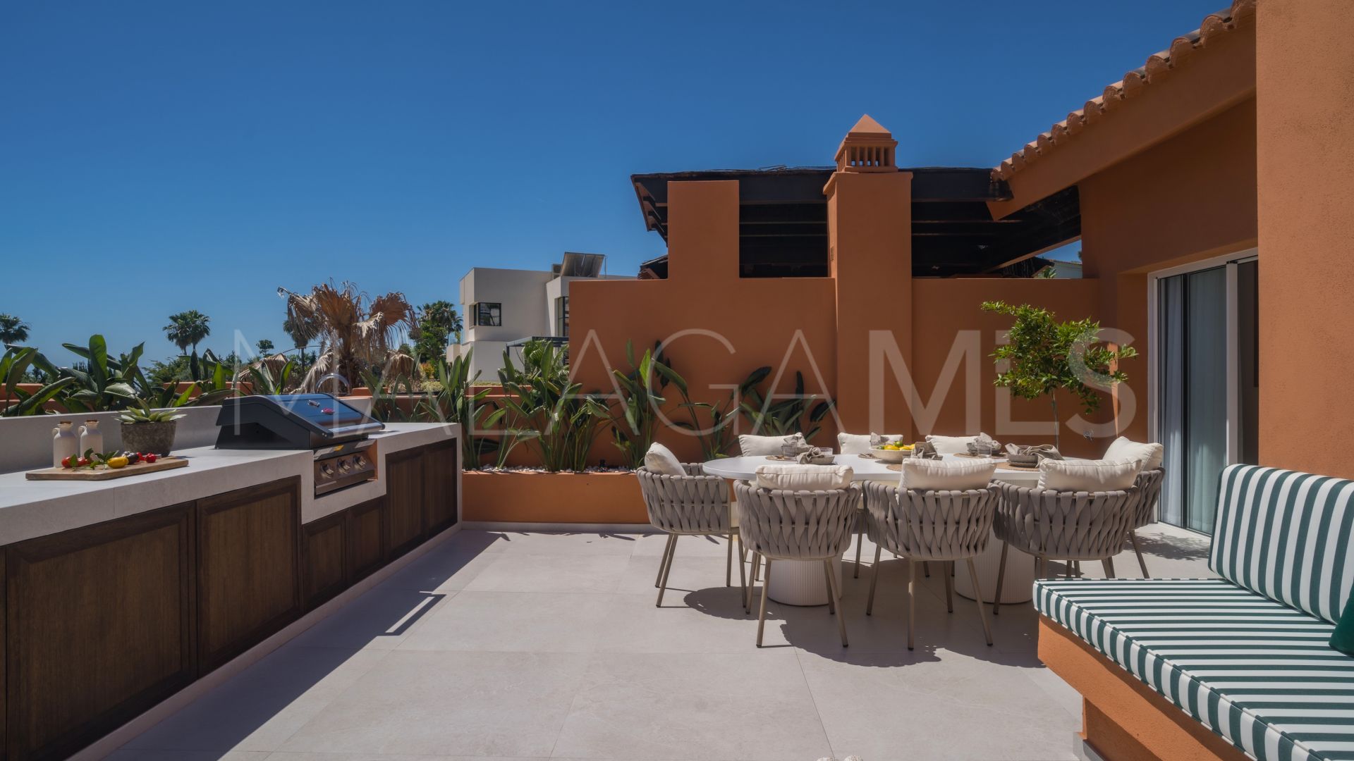 Duplex penthouse with 4 bedrooms for sale in Alminar de Marbella