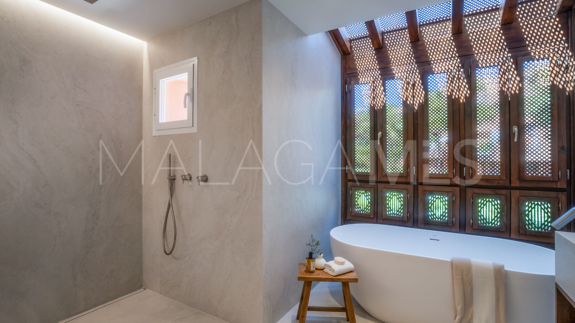 Duplex penthouse with 4 bedrooms for sale in Alminar de Marbella