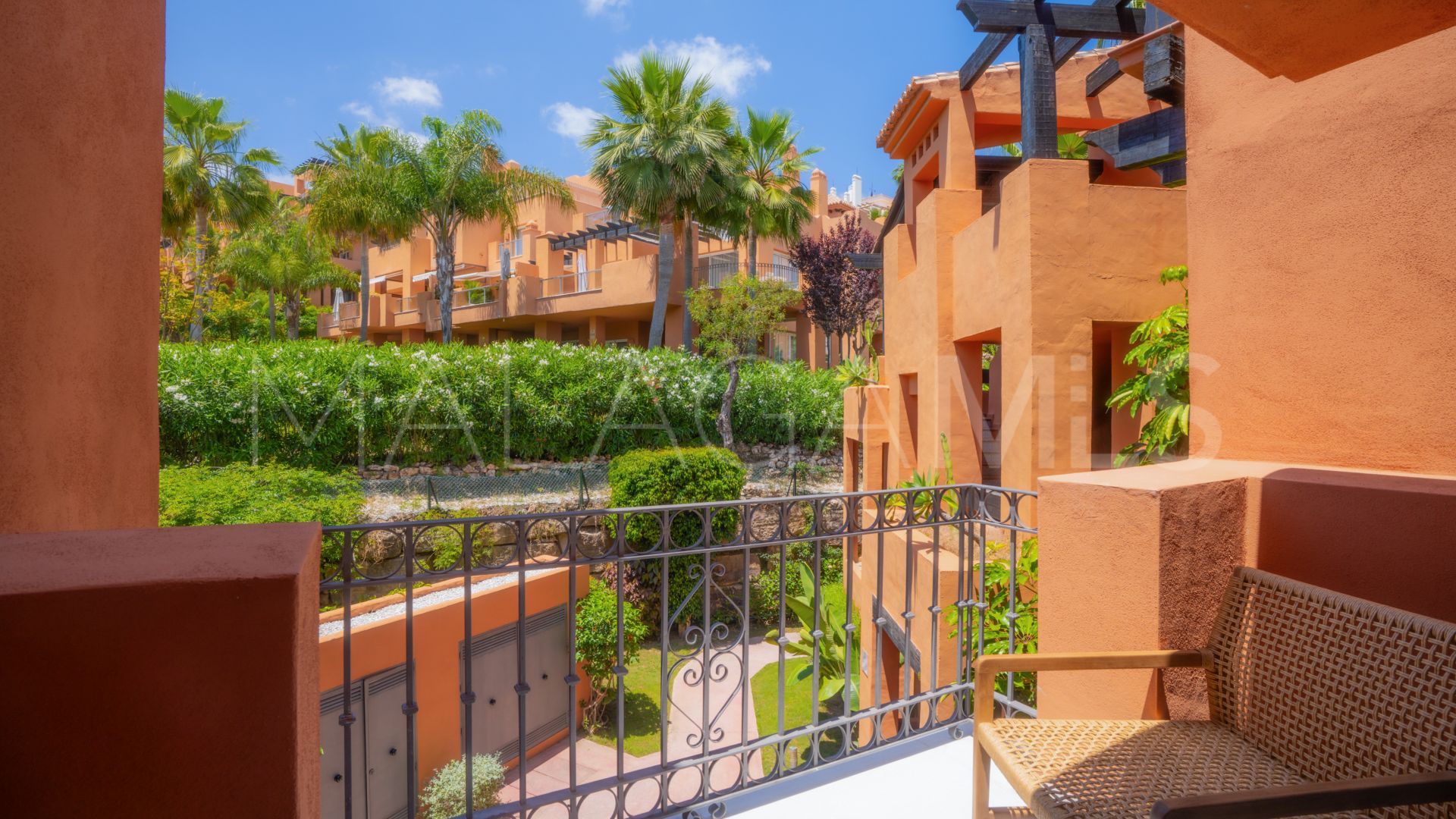 Duplex penthouse with 4 bedrooms for sale in Alminar de Marbella