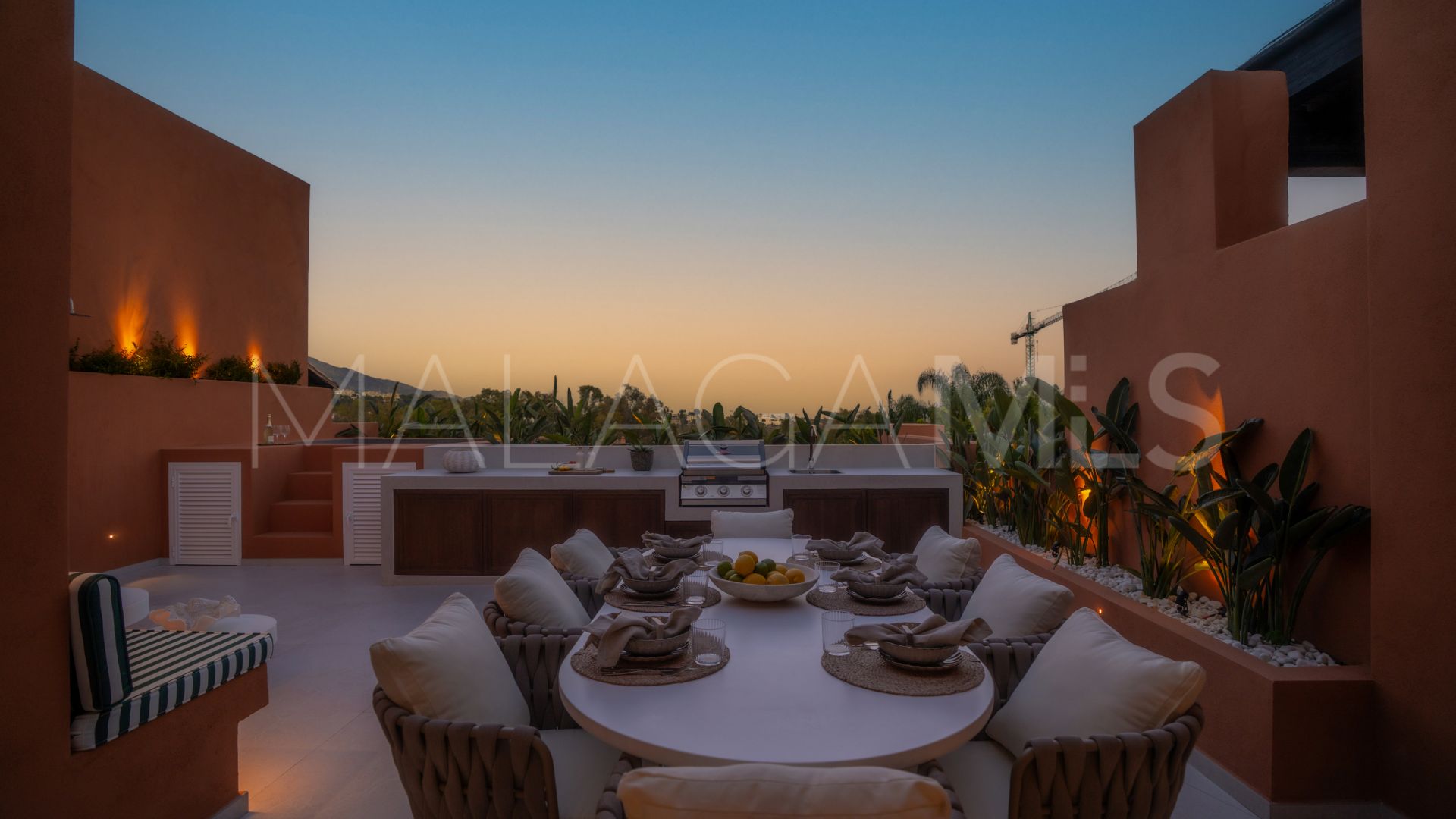 Duplex penthouse with 4 bedrooms for sale in Alminar de Marbella