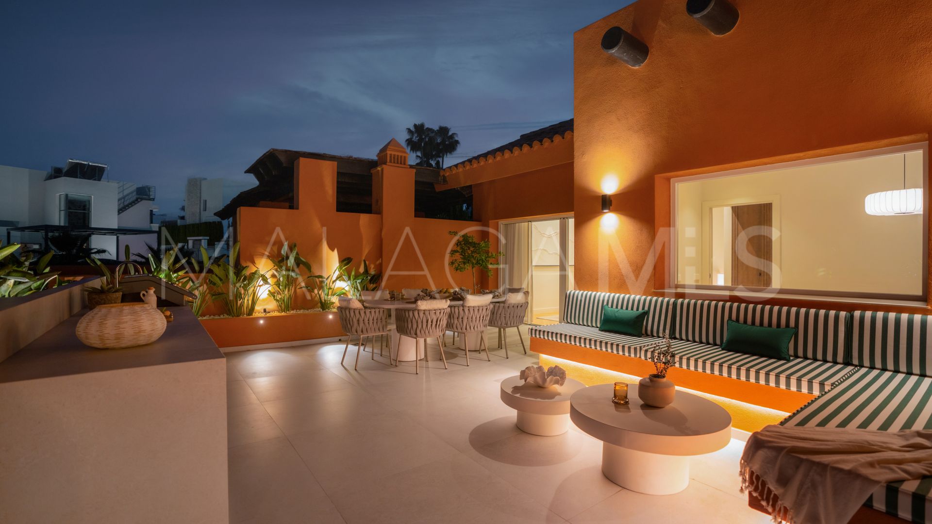 Duplex penthouse with 4 bedrooms for sale in Alminar de Marbella