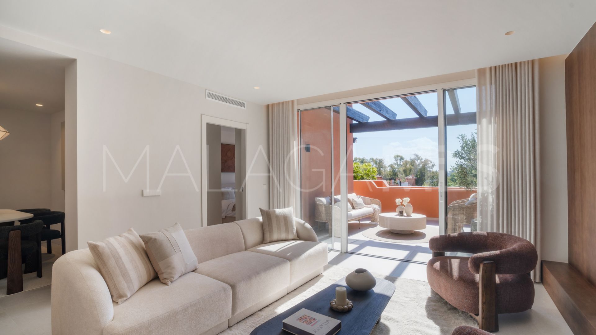 Duplex penthouse with 4 bedrooms for sale in Alminar de Marbella