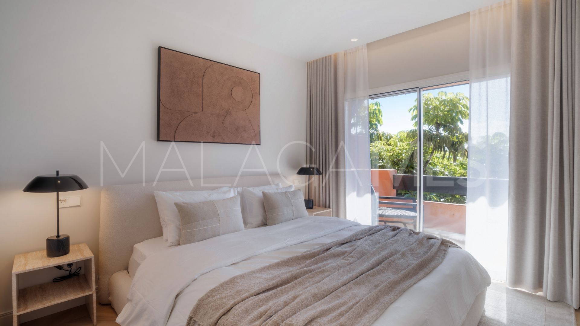 Duplex penthouse with 4 bedrooms for sale in Alminar de Marbella