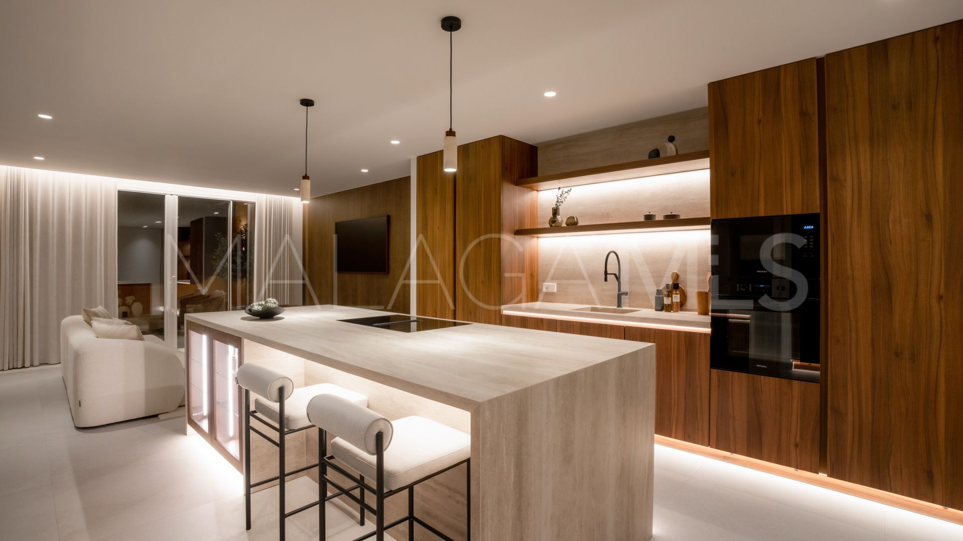 Duplex penthouse with 4 bedrooms for sale in Alminar de Marbella
