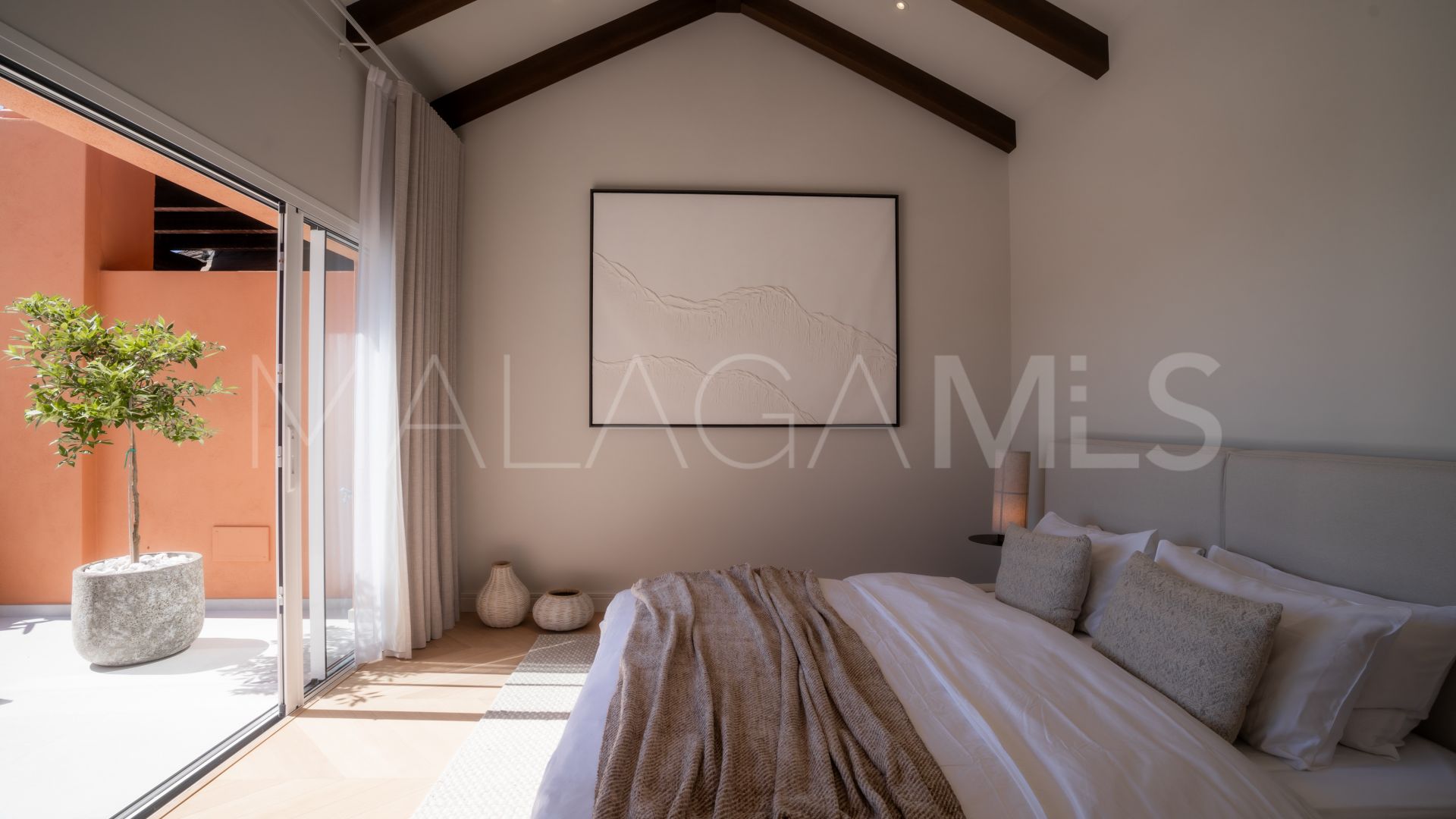 Duplex penthouse with 4 bedrooms for sale in Alminar de Marbella