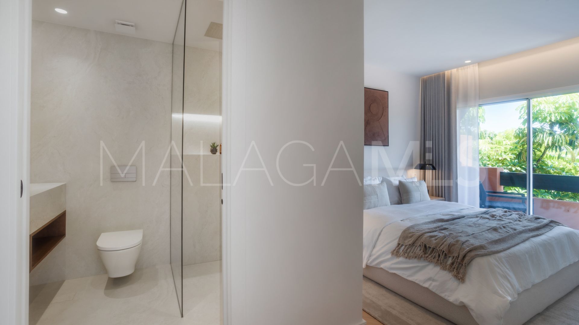 Duplex penthouse with 4 bedrooms for sale in Alminar de Marbella