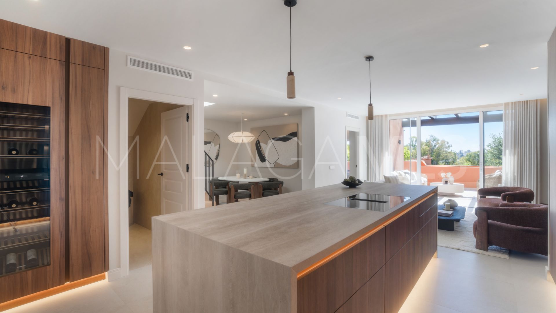 Duplex penthouse with 4 bedrooms for sale in Alminar de Marbella