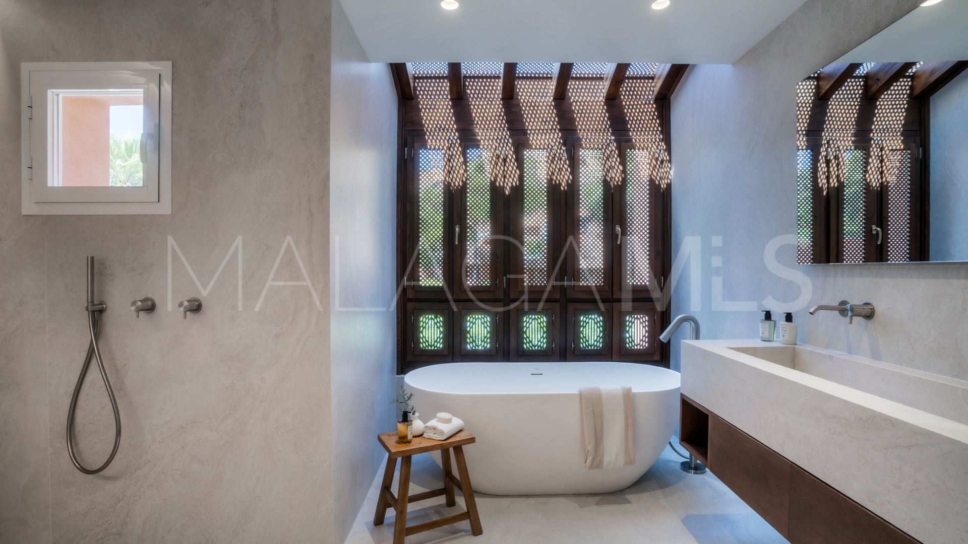 Duplex penthouse with 4 bedrooms for sale in Alminar de Marbella