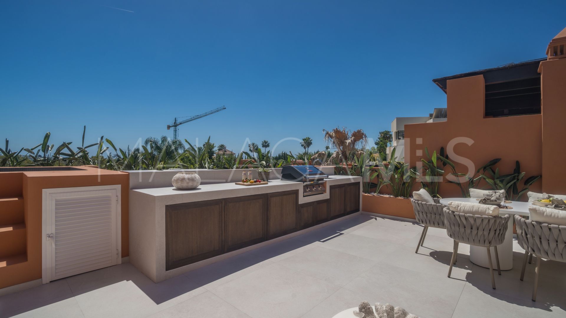 Duplex penthouse with 4 bedrooms for sale in Alminar de Marbella