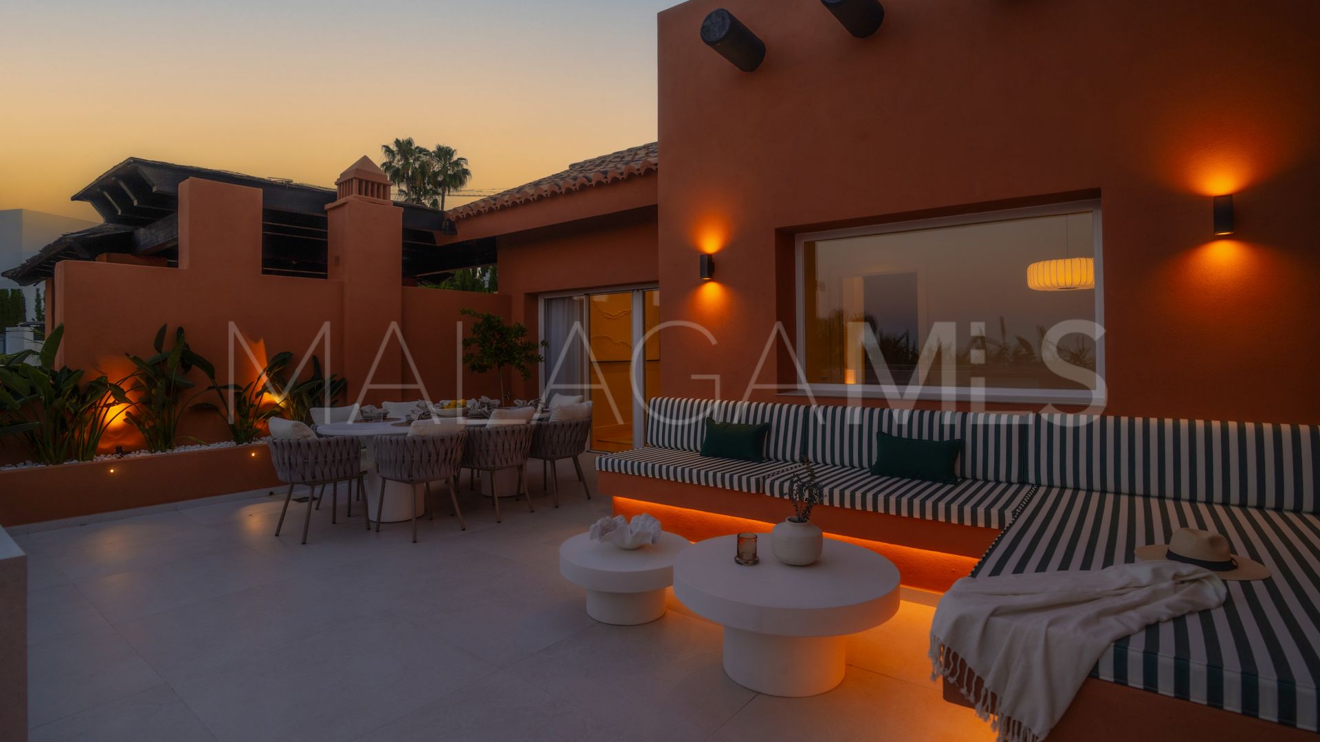 Duplex penthouse with 4 bedrooms for sale in Alminar de Marbella