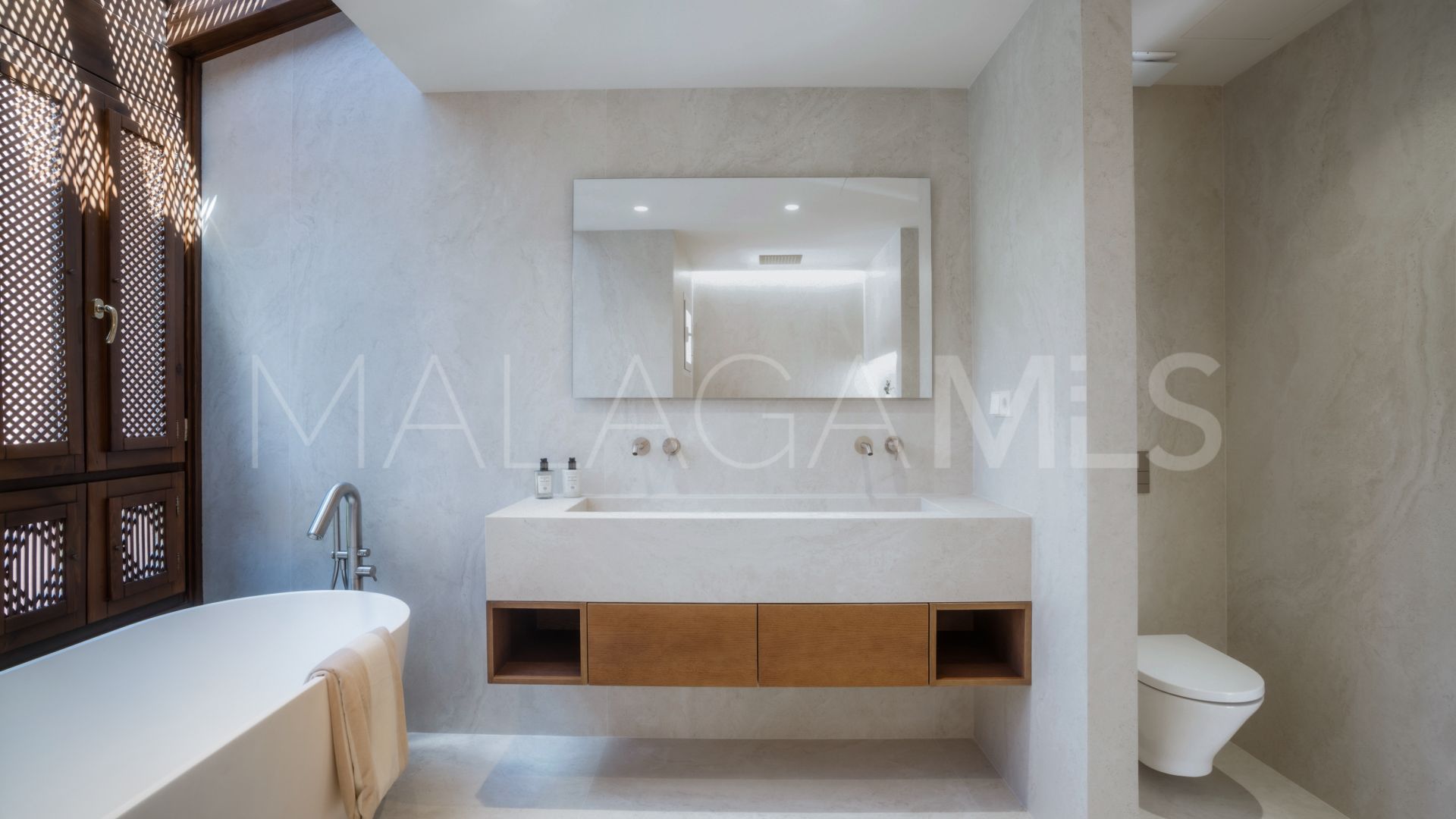 Duplex penthouse with 4 bedrooms for sale in Alminar de Marbella
