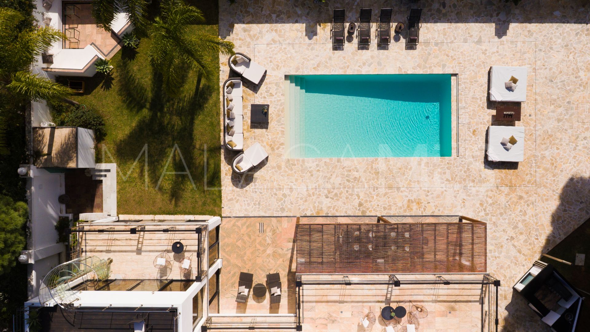 Villa for sale in Artola