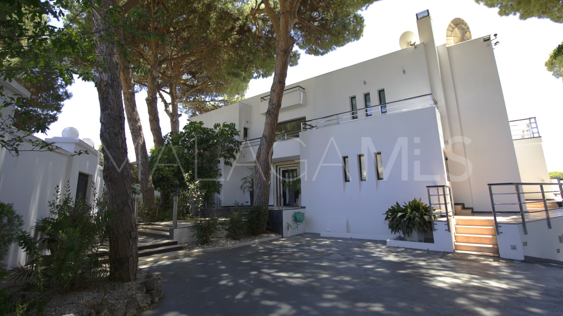 Villa for sale in Artola
