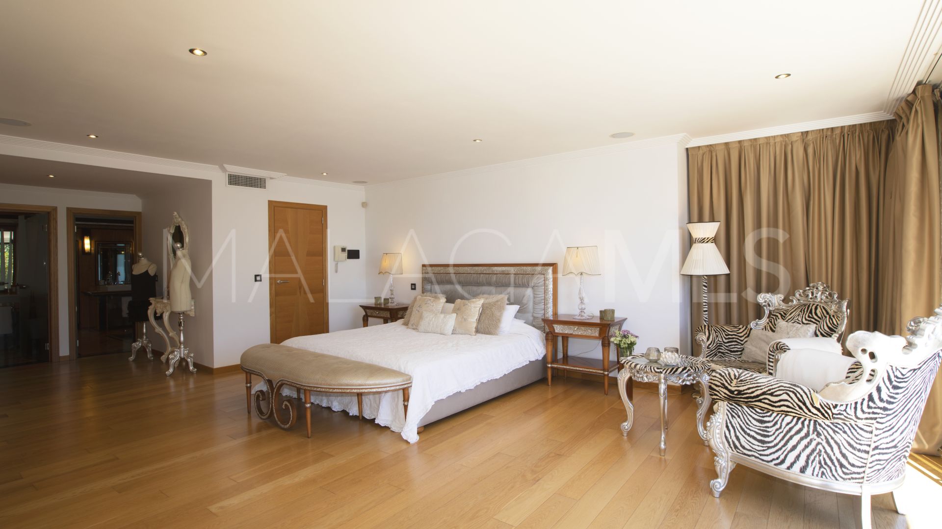 Villa for sale in Artola