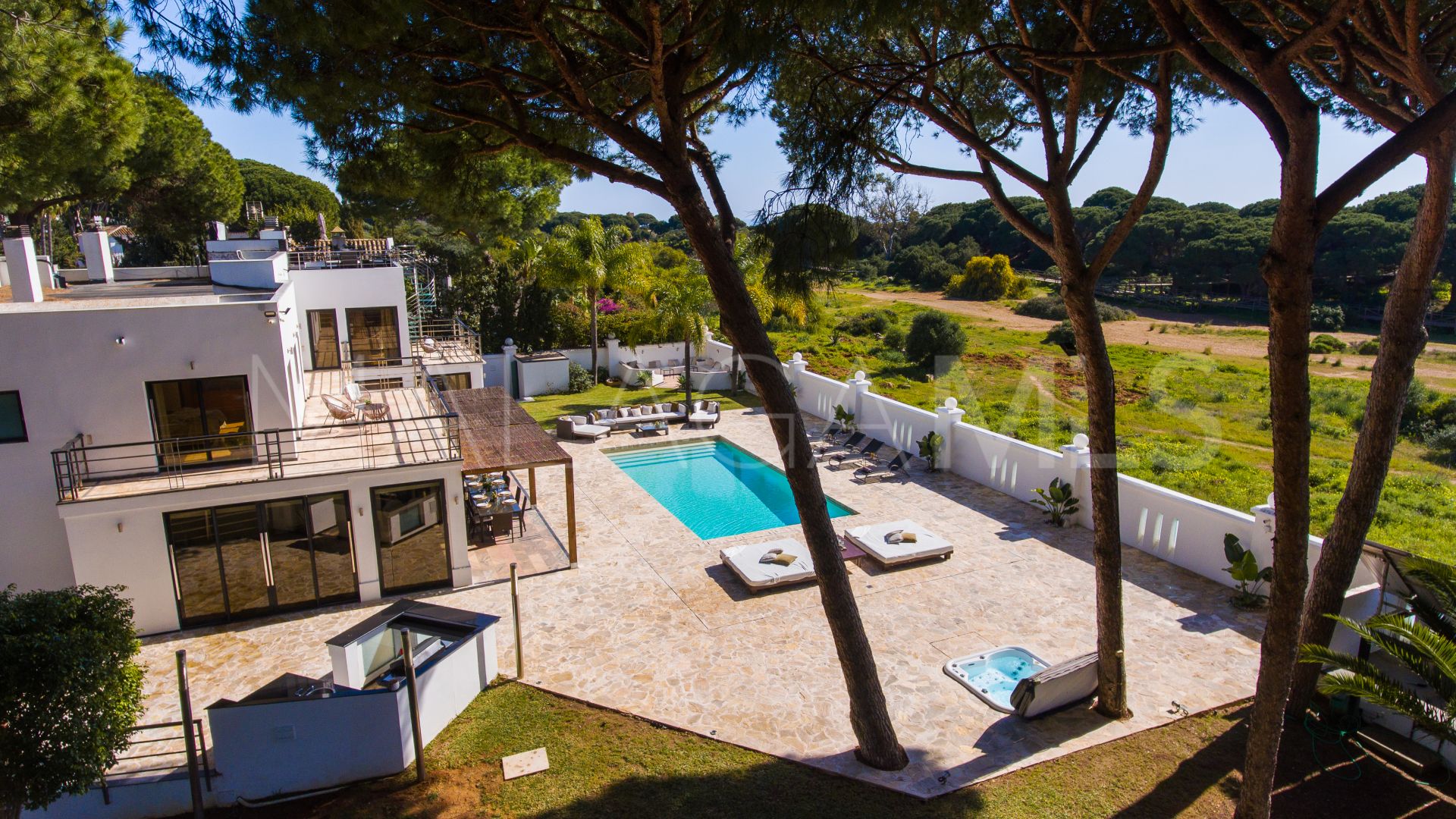 Villa for sale in Artola
