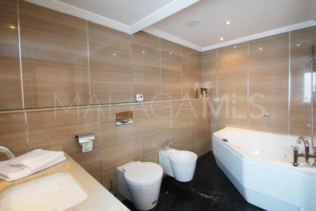 Villa for sale in Artola