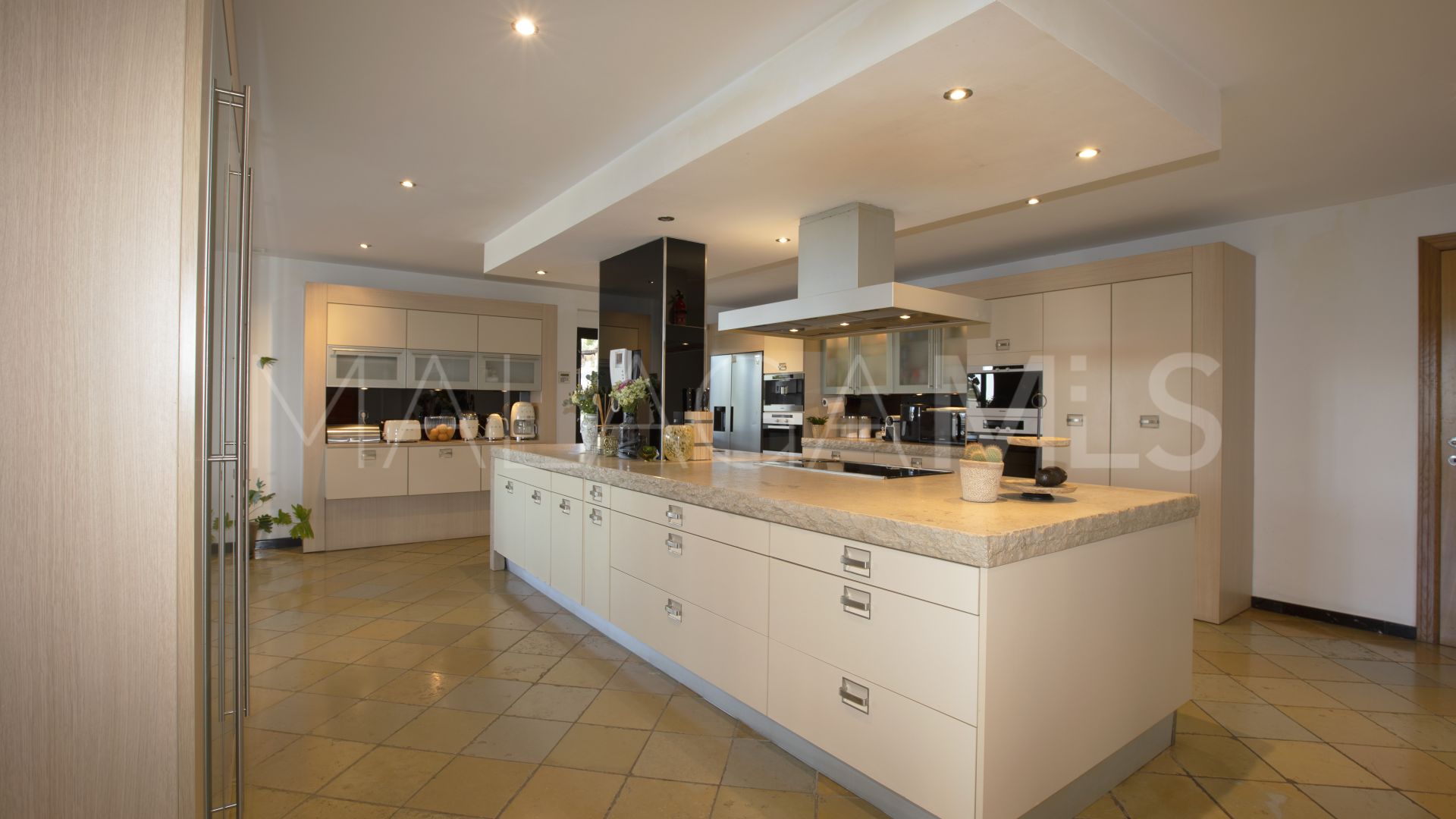 Villa for sale in Artola