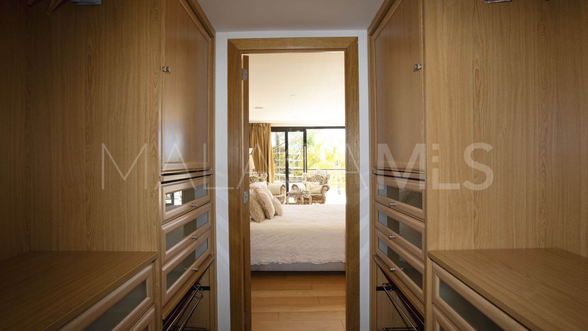 Villa for sale in Artola