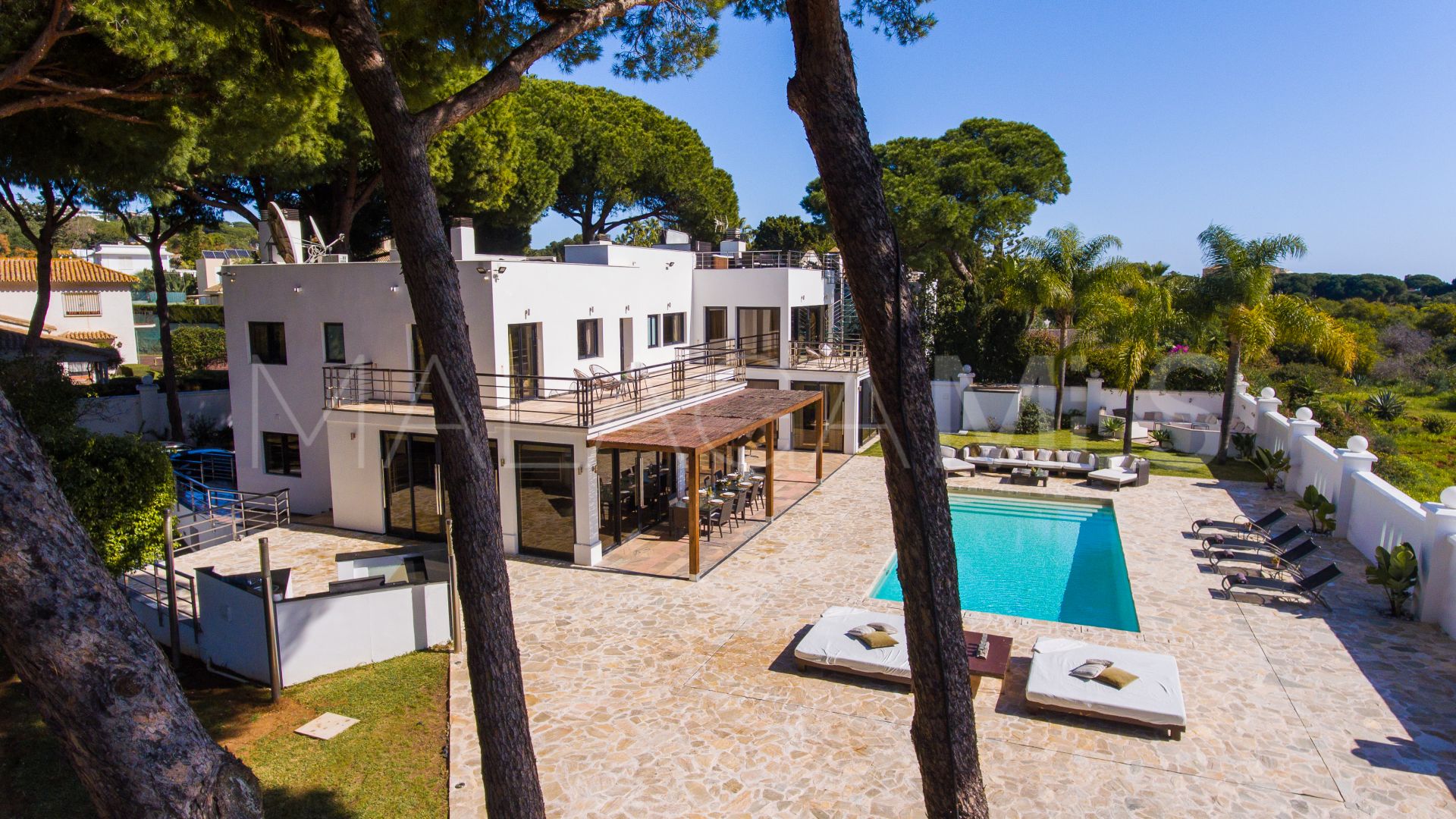 Villa for sale in Artola