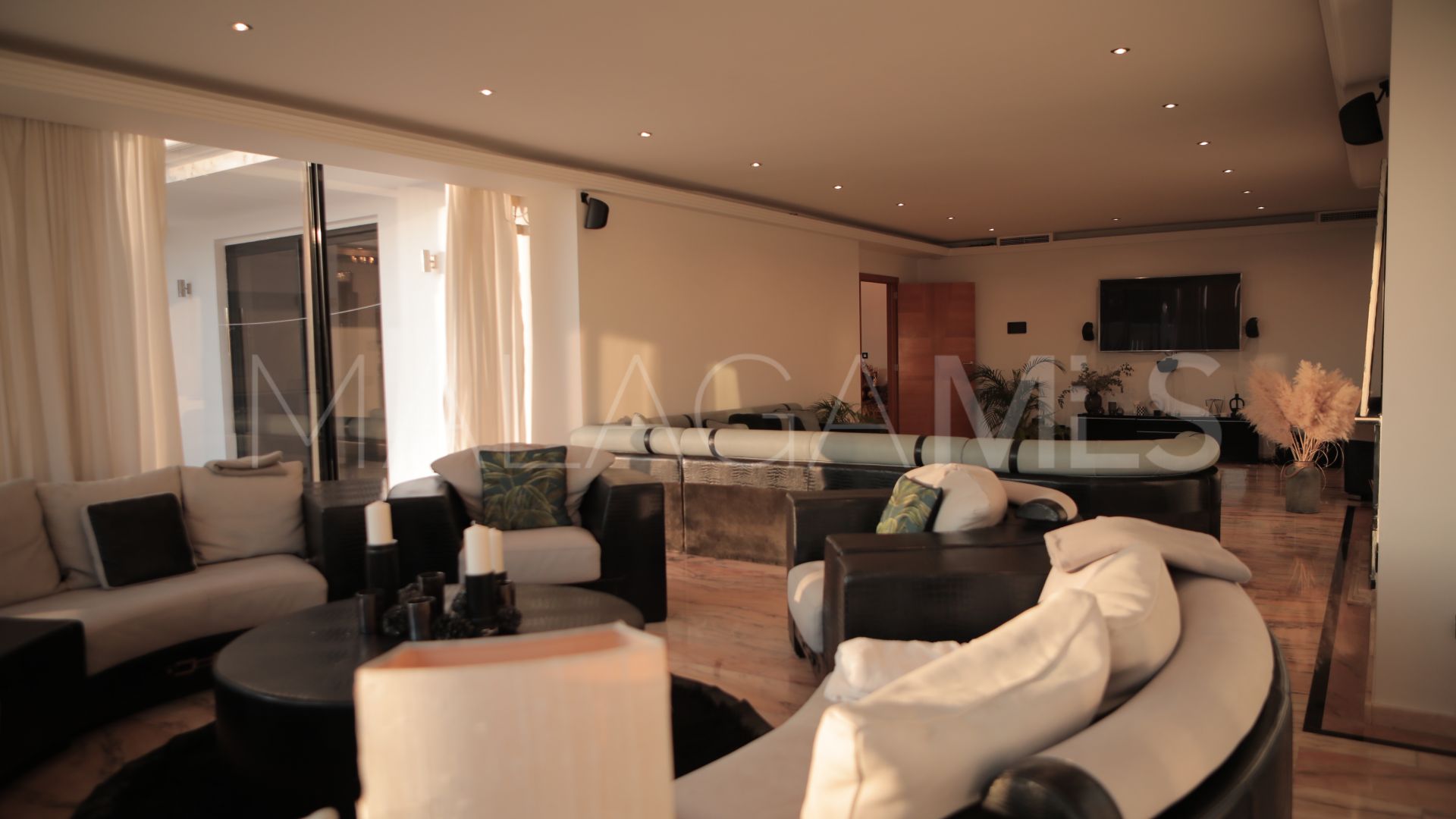 Villa for sale in Artola