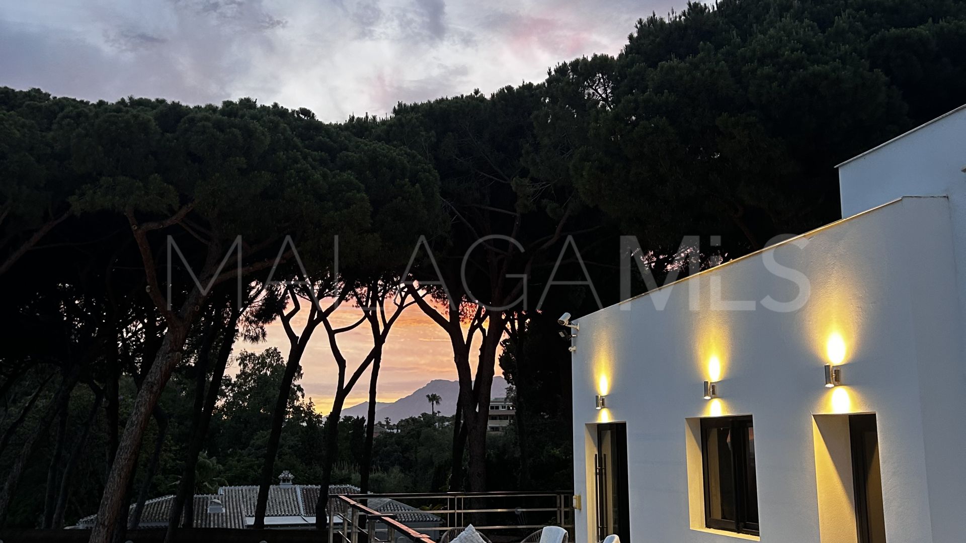 Villa for sale in Artola
