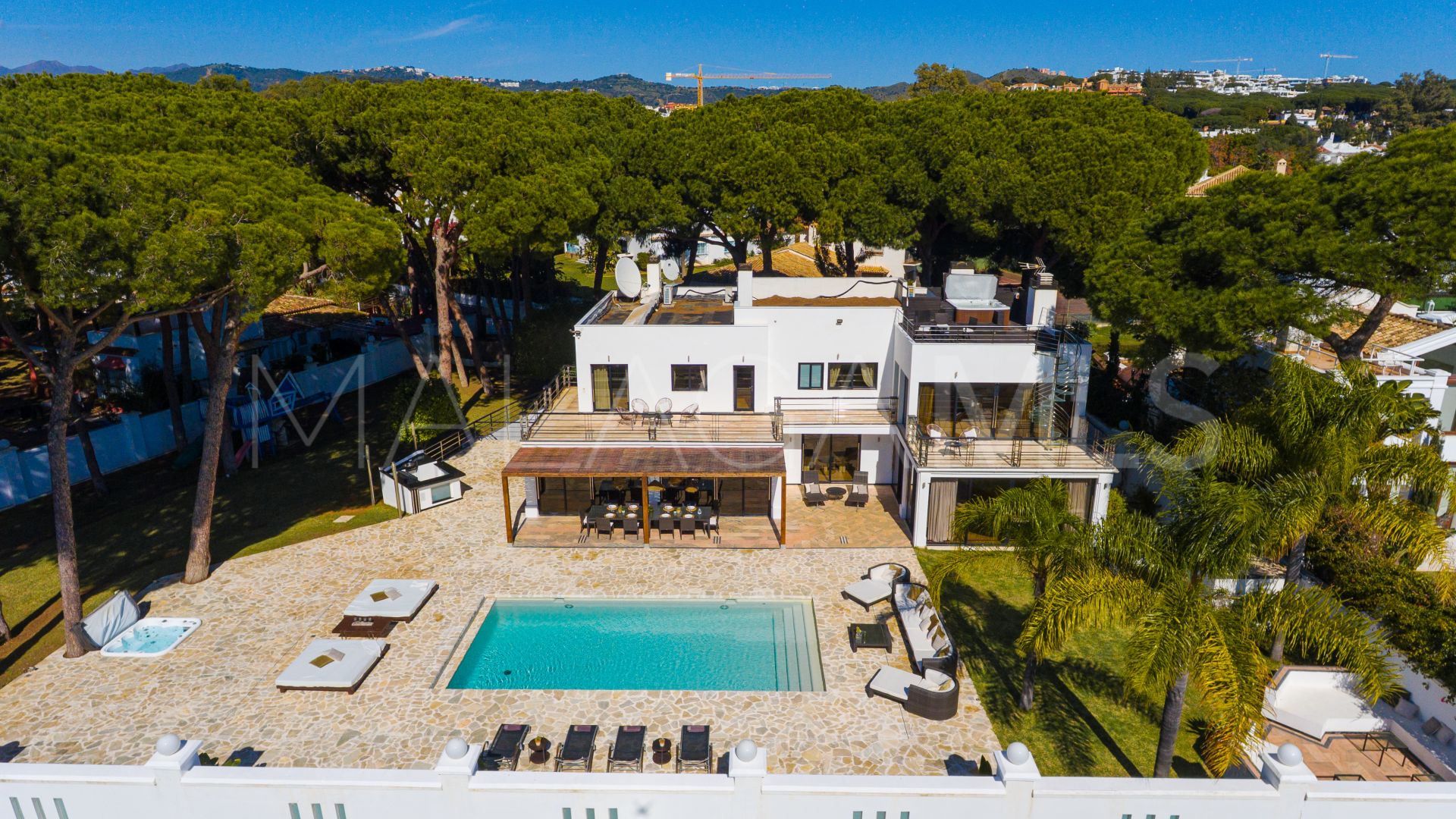 Villa for sale in Artola