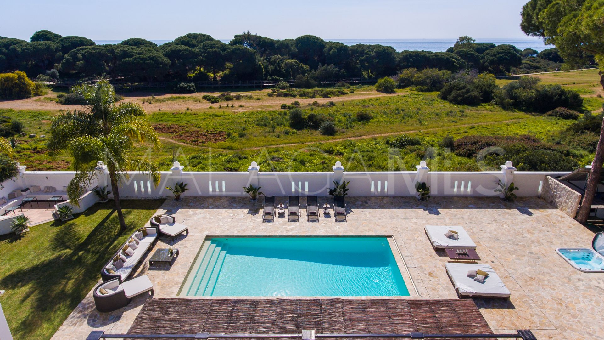 Villa for sale in Artola