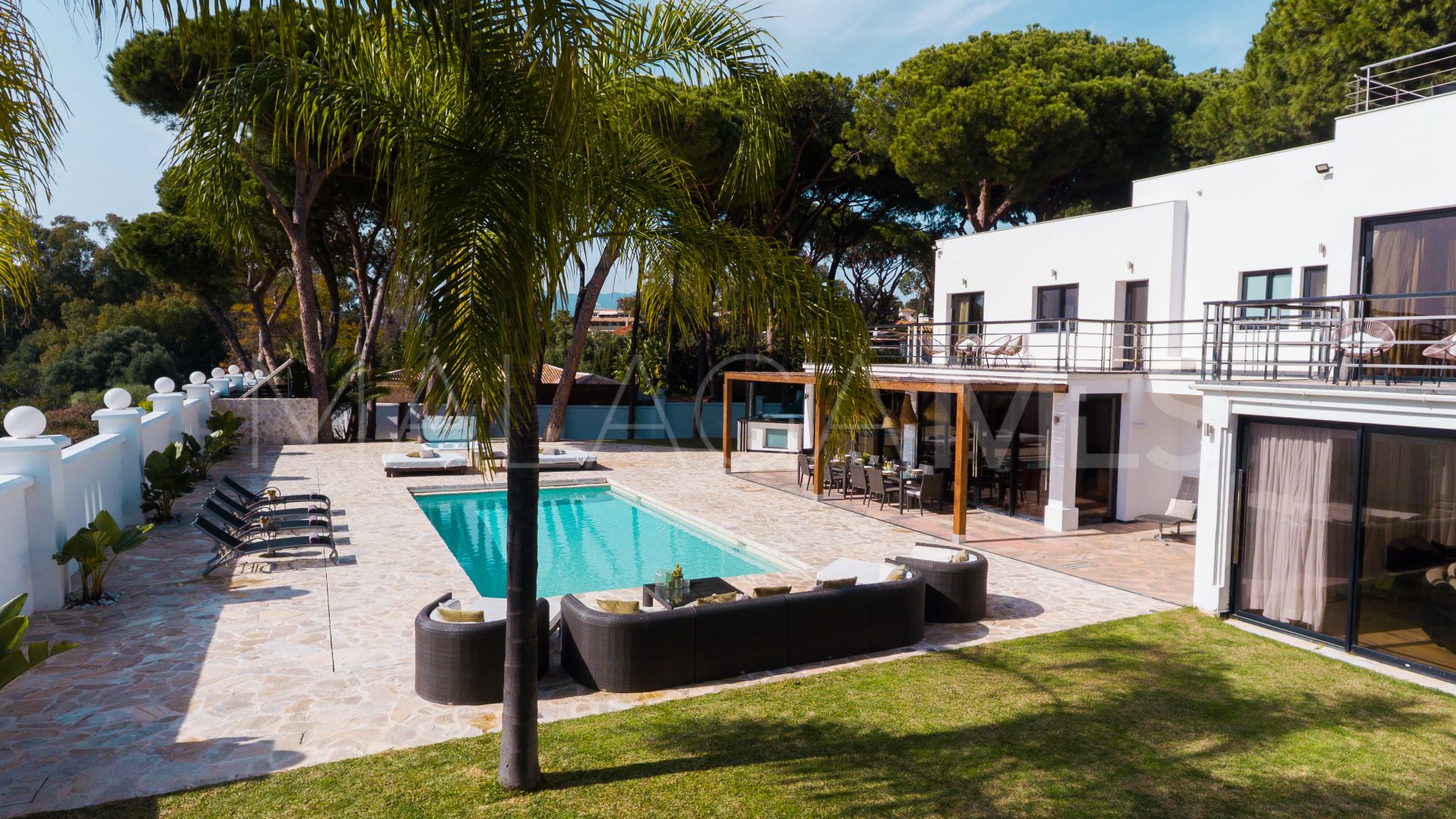 Villa for sale in Artola