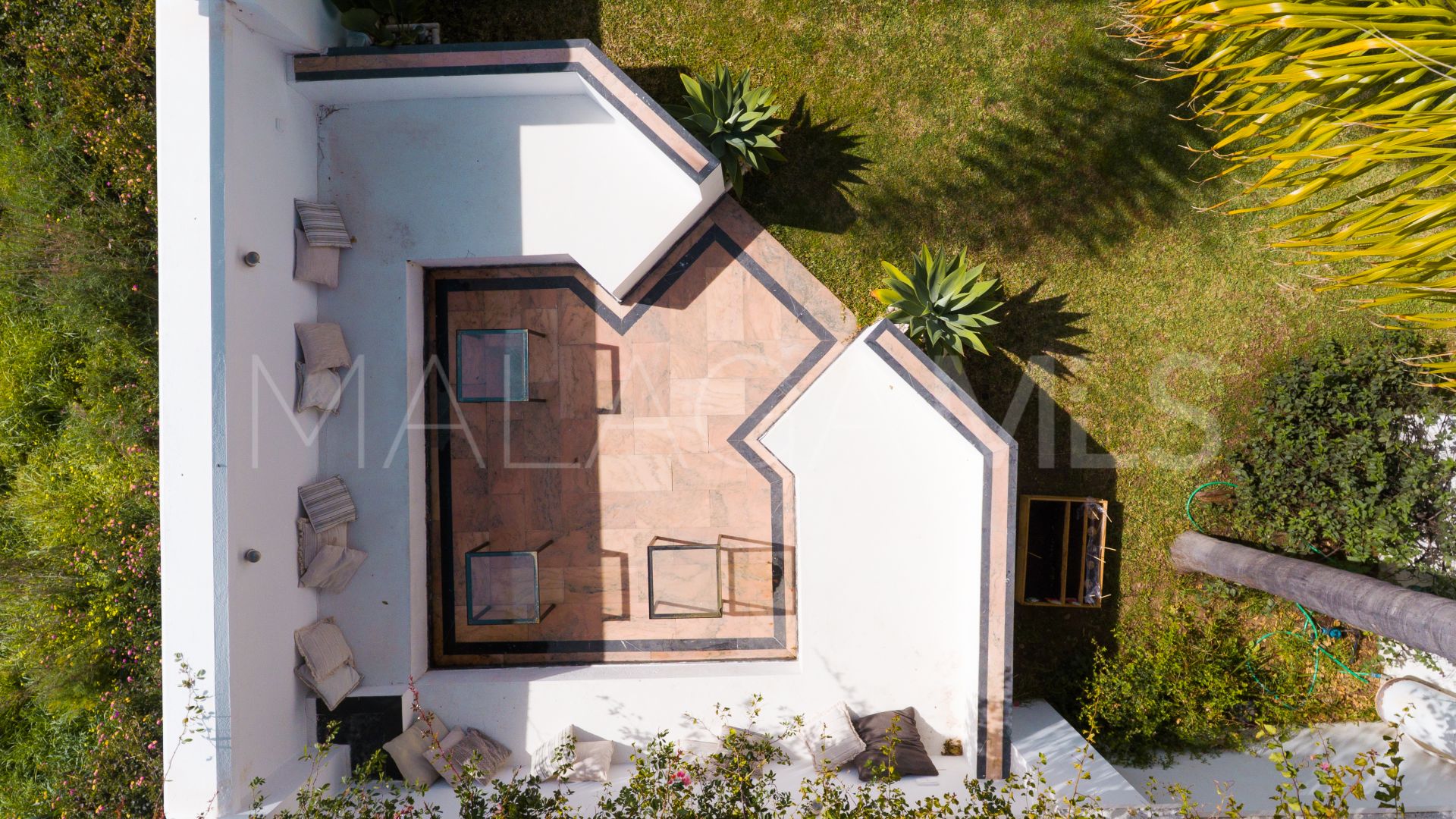 Villa for sale in Artola