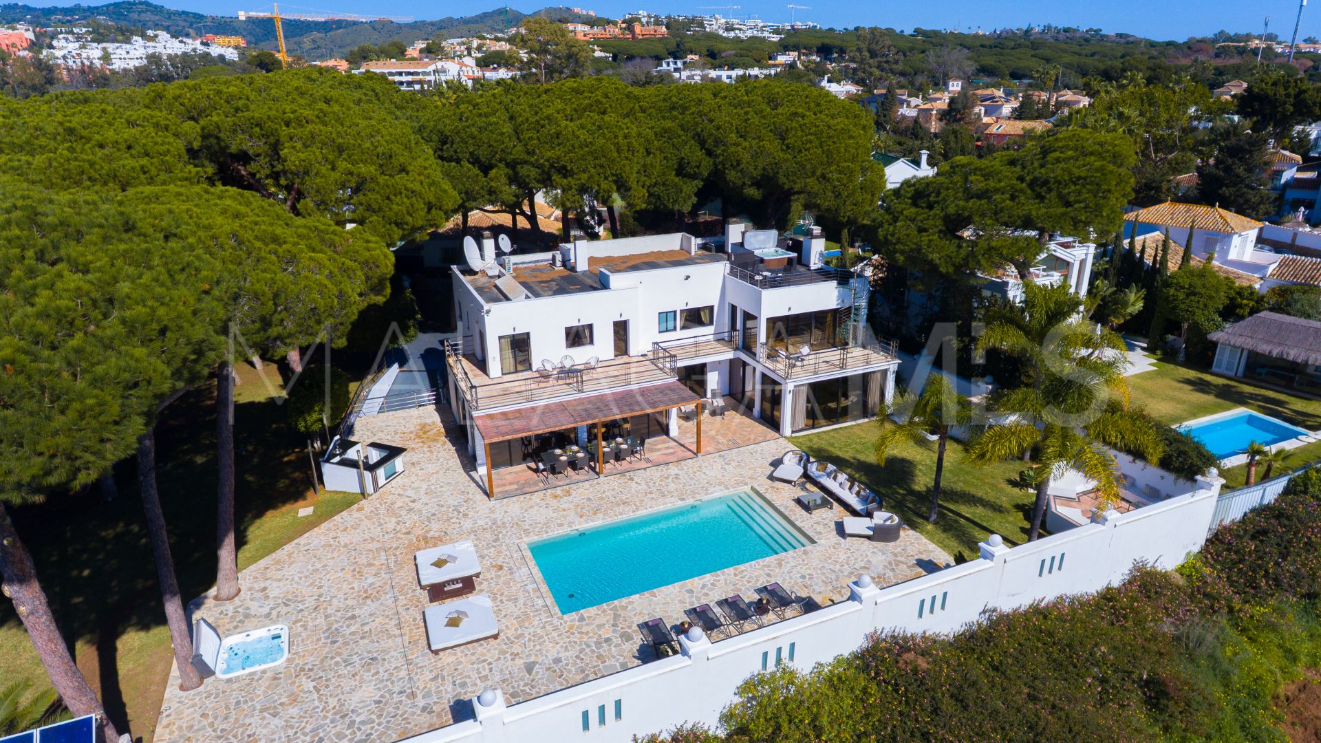 Villa for sale in Artola